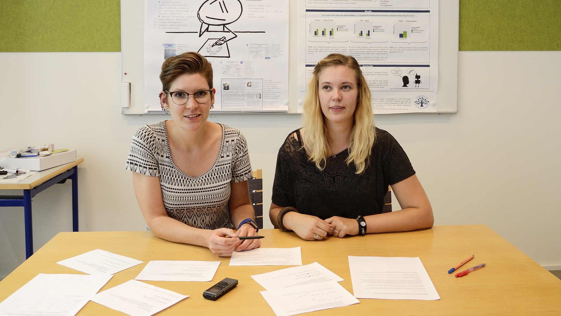 Nathalie Schümchen and Rosalyn Melissa Langedijk developing a concept for an experiment in the HRI-lab, Sønderborg. 