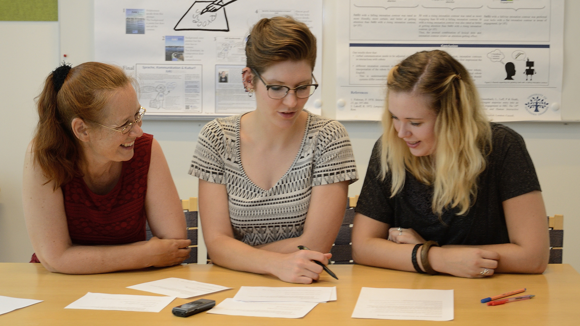 Developing research methods is teamwork: Kerstin Fischer, Nathalie Schümchen and Rosalyn Langedijk join forces (left to right).