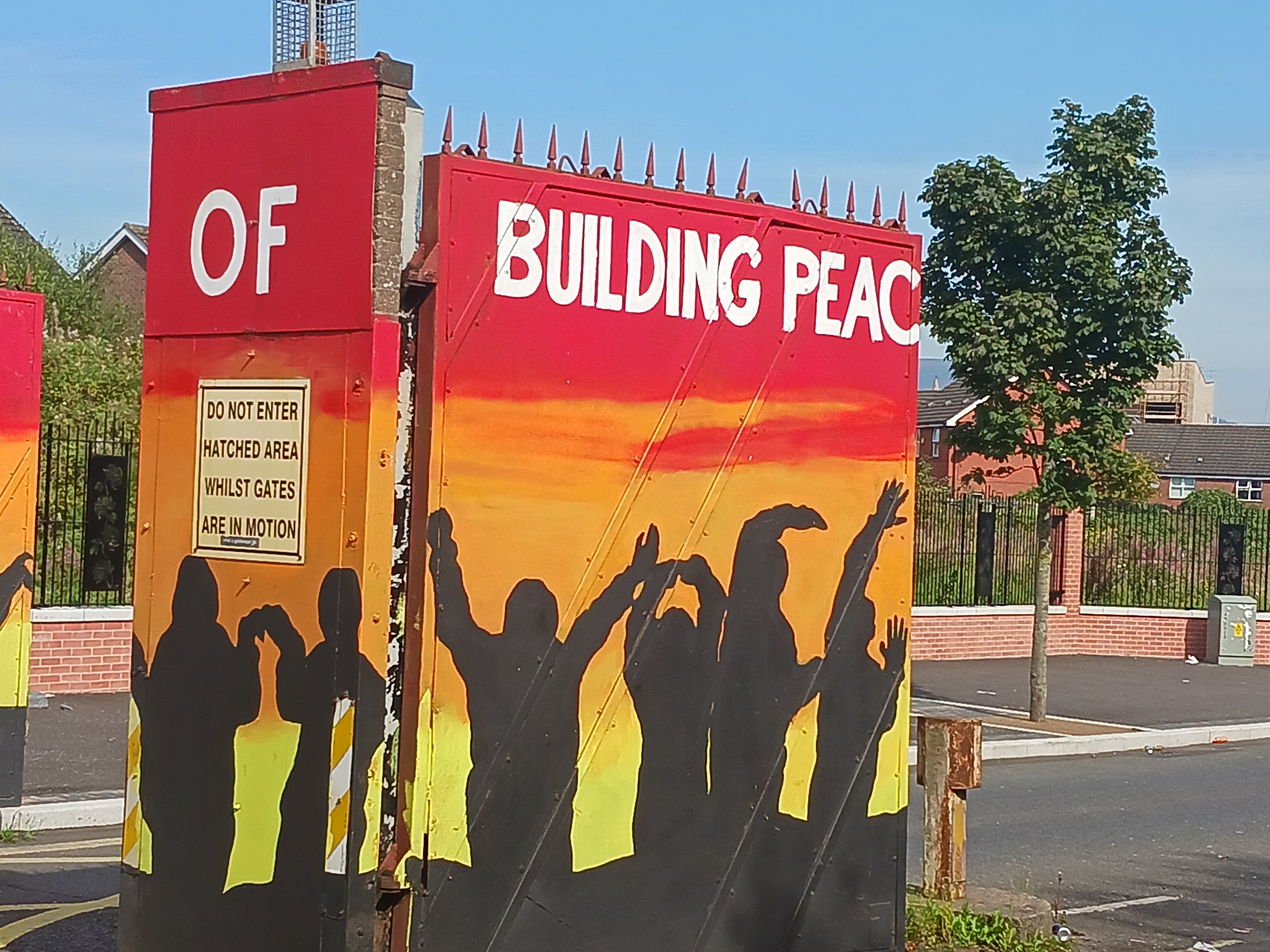 Figur 1: Gate of the Peace Wall in Belfast.