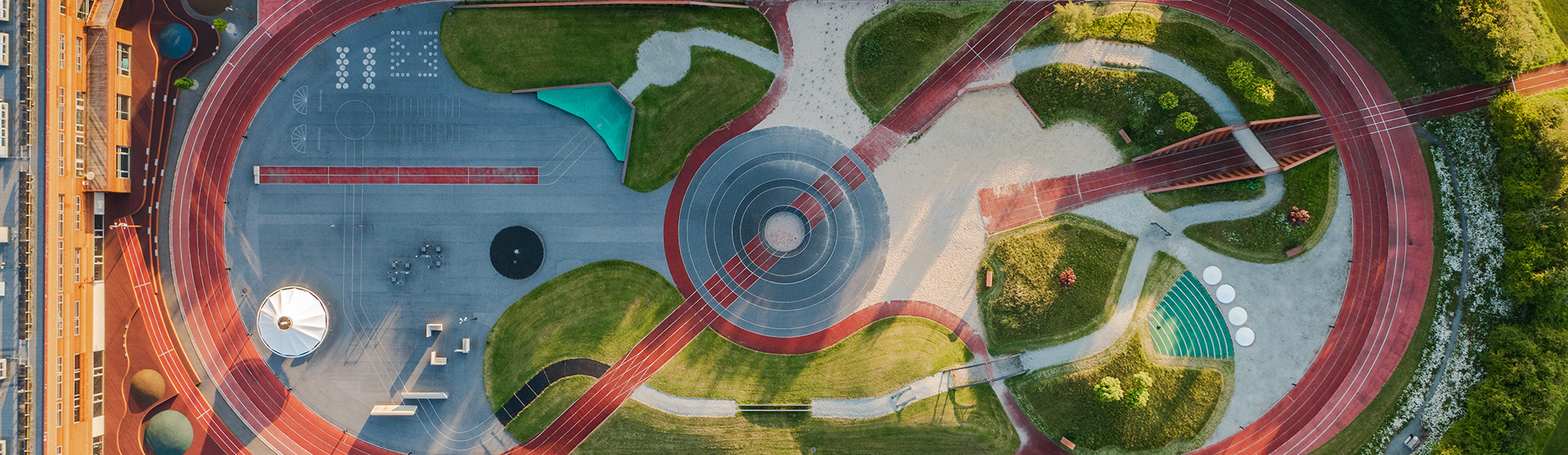 Dronefoto af SDU's atletikstadion