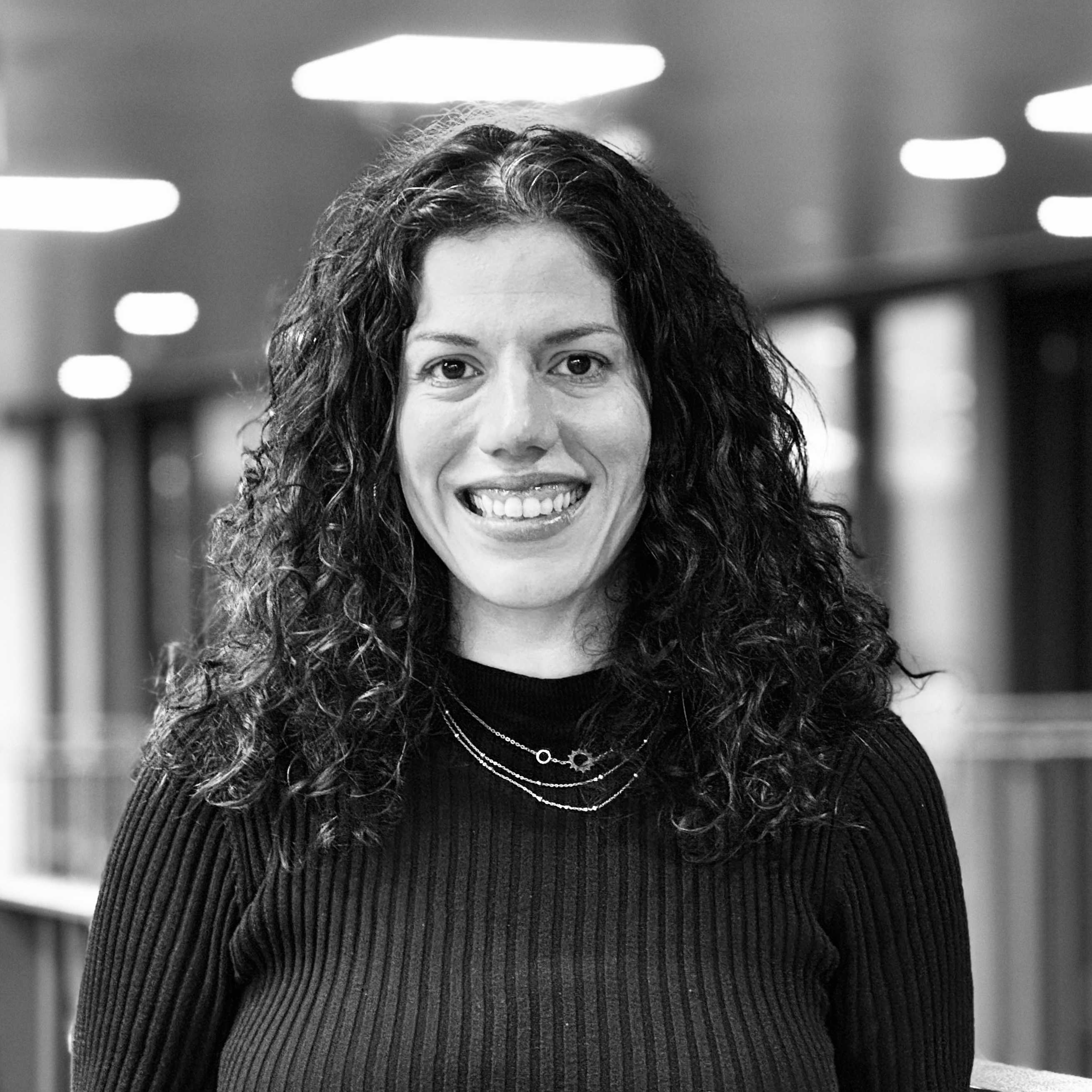 Sort/hvid portræt af Lamprini Jensen