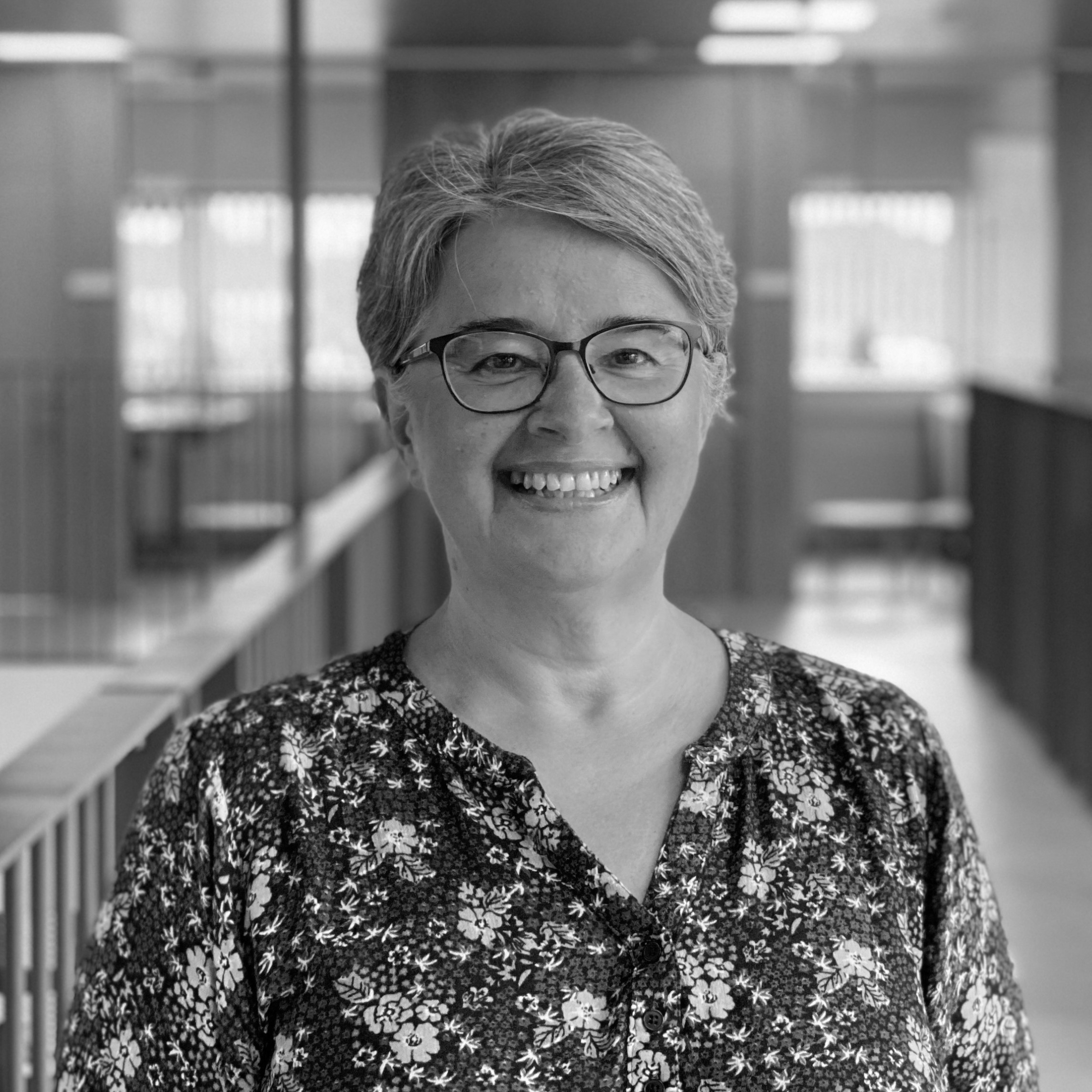 Sort og hvidt portræt af Barbara Piric