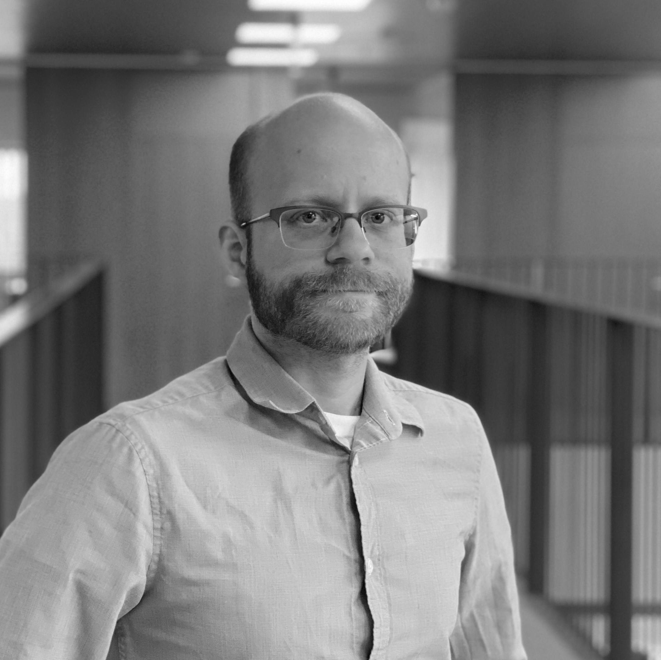 Sort og hvidt portræt af Keith Andrew Meyers