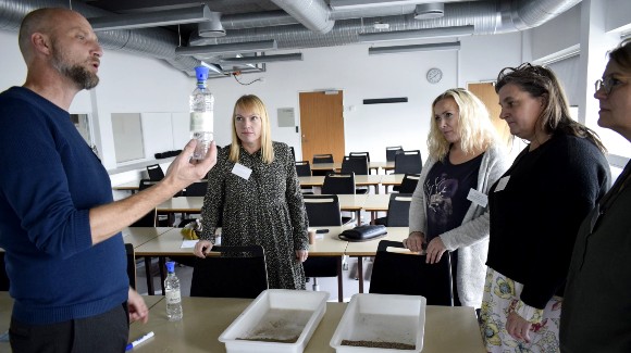 Claus Auning forklarer om modellering på LabSTEM-konferencen oktober 2022