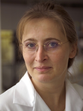 Portrait of Ulrike Rolle-Kampczyk Portrait of Ulrike Rolle-Kampczyk wearing glasses and a white coat.