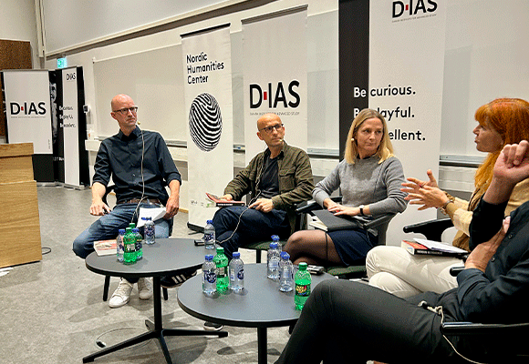 Center Director Anders Engberg-Pedersen in discussion with researchers.