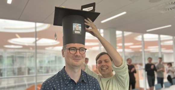 Martin Koch Nørgaard gets PhD hat from Sven Ebel
