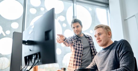 Ph.d.-studerende Theis Pilegaard Rasmussen og lektor Joel Cox