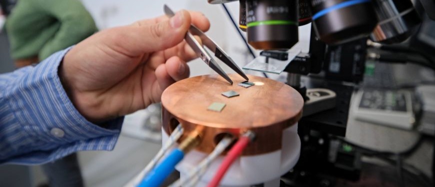 Quantum Optoelectronics Laboratory 