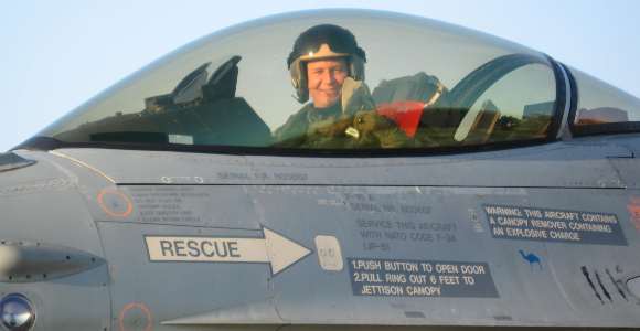 Jacob Barfoed i et F-16 fly