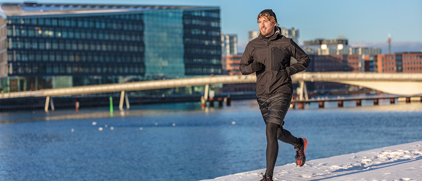 Mand på løbetur i Danmark