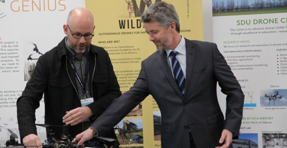 Image that shows the danish crown princess at SDU's booth at ERF 2023