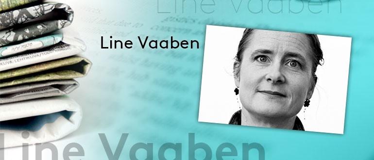 Sort-hvidt portræt af en kvinde med en stak aviser til venstre og teksten "Line Vaaben" på en turkis baggrund.