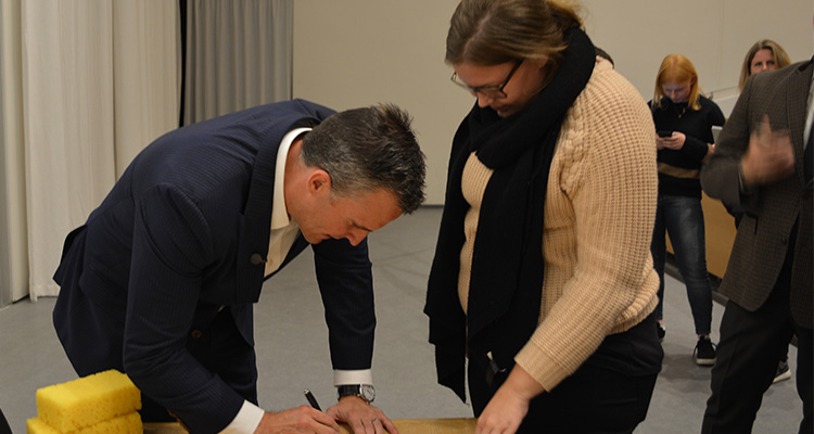 Rufus Gifford havde også tid til autografskrivning