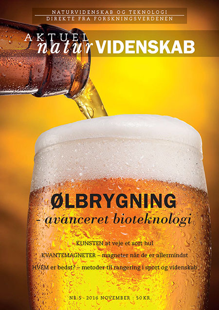 Magasinforside med et skummende glas øl, hvor øl hældes fra en flaske, og teksten "ØLBRYGNING – avanceret bioteknologi".