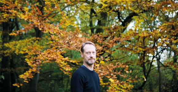 Bo Thamdrup i efterårsskov