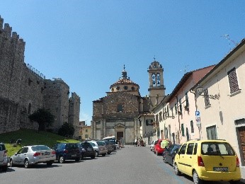 Entering Via Piestoese: Prato’s “Chinatown” (Private photo  May 2014)