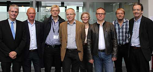 fra venstre ses dekan Ole Skøtt fra Sundhedsvidenskab, dekan Henrik Pedersen, Naturvidenskab, professor Peter Hegemann, professor Georg Nagel, professor Bente Finsen, SDU, professor Gero Miesenböck, professor Niels Aagaard Jensen, SDU og professor Trevor Owens, SDU