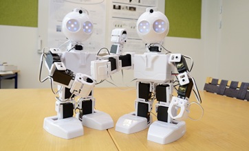 to robotter som symbol på et forskningscenter 