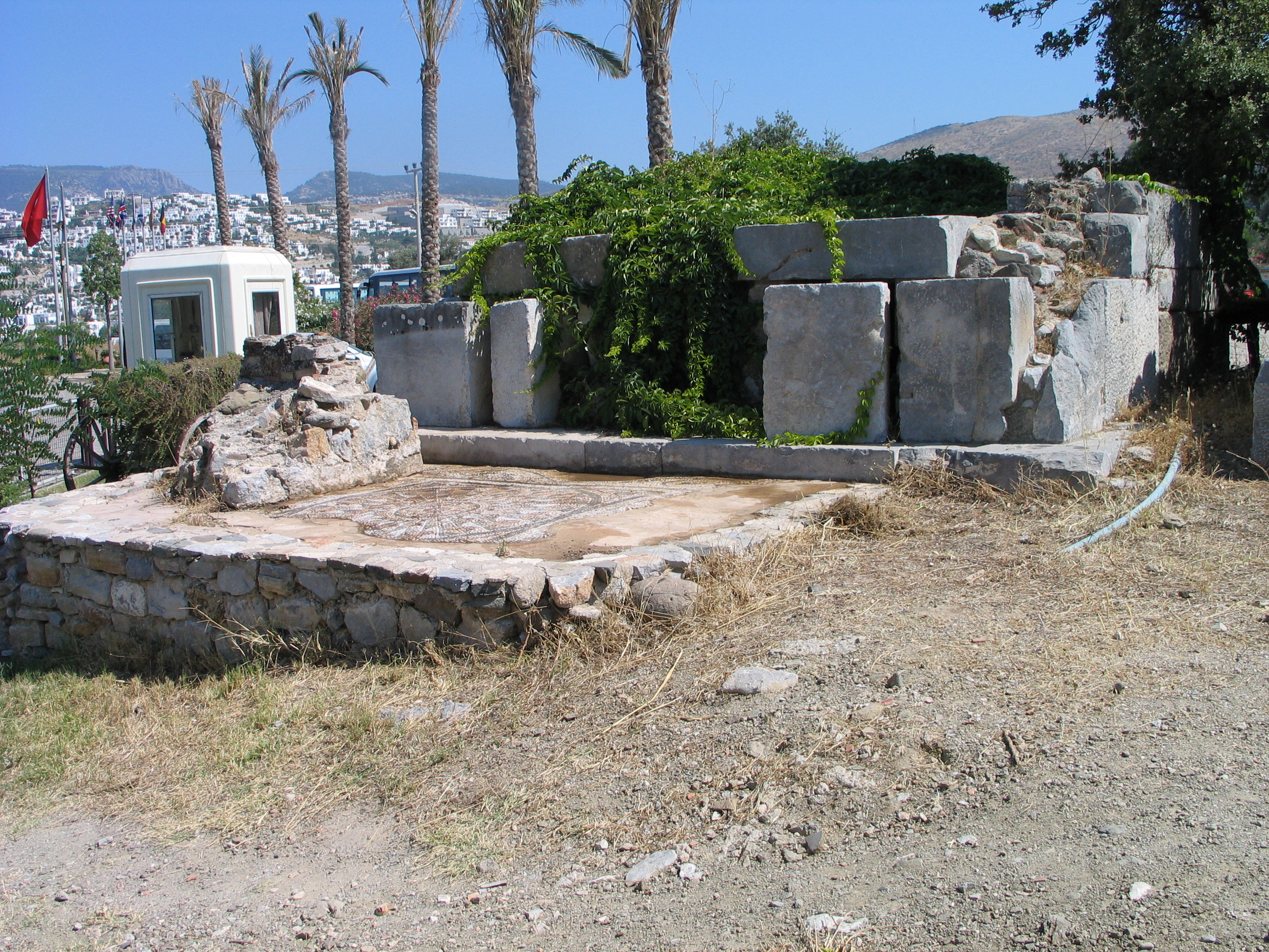 Fig. 6. Tomb 5 (B. Poulsen)