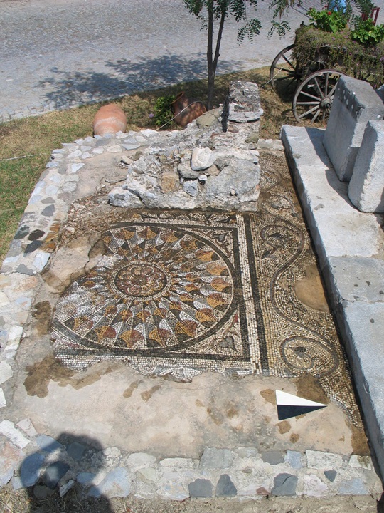 Fig. 7. Tomb 7 mosaic (B. Poulsen)