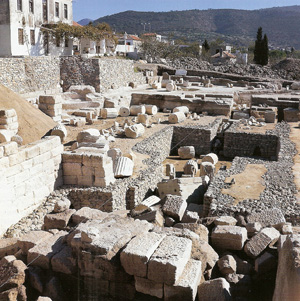 Fig. 2. North side of the Quadrangle from the west. The tomb chamber is seen in the centre (from The Maussolleion at Halikarnassos vol. 4, p. 10).