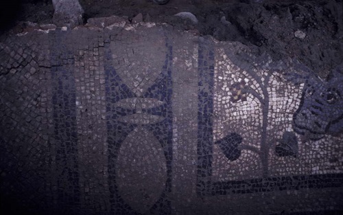 Detail of the left borders of the mosaic