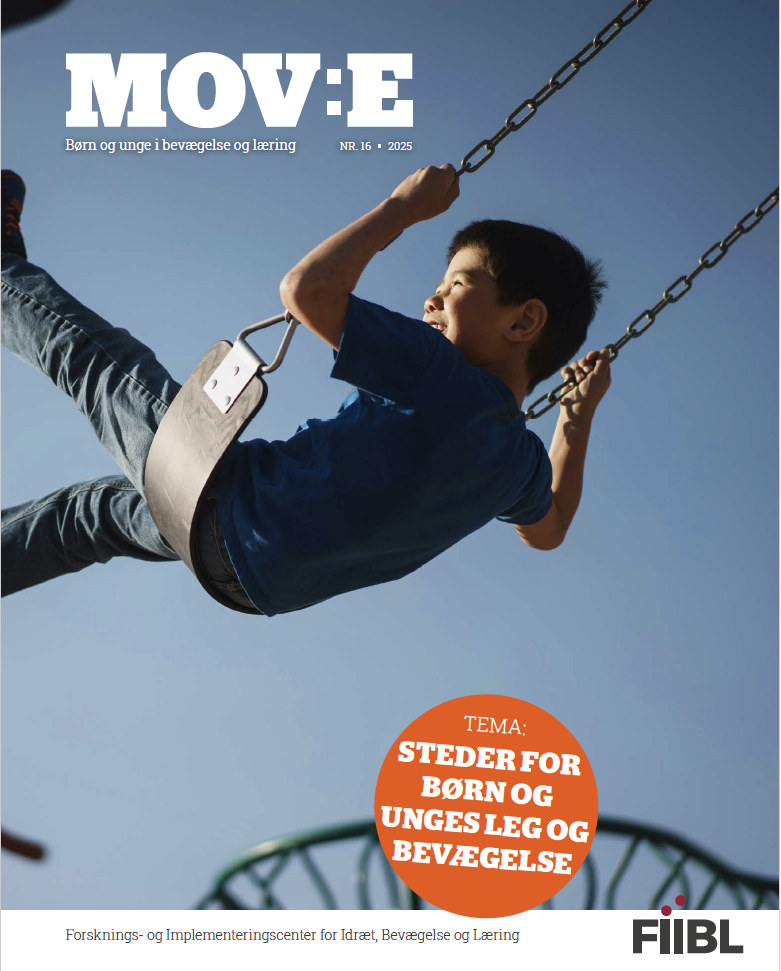 Forside til "MOV:E" med et barn på en gynge under blå himmel og temaet "TEMA: STEDER FOR BØRN OG UNGES LEG OG BEVÆGELSE".