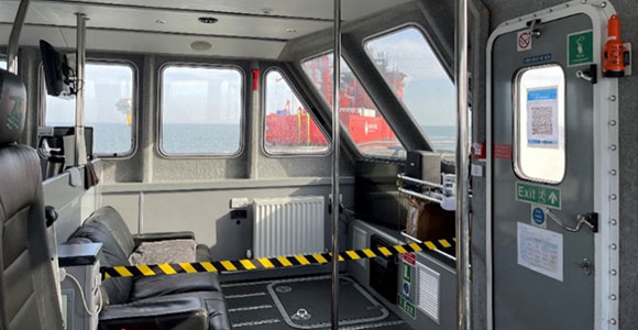 Foto af kabinen på et Crew Transfer Vessel i Nordsøen