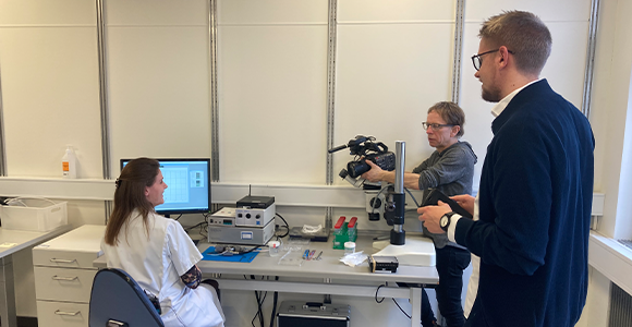 TeleGraft project deltager Ditte bliver interviewet til dokumentar