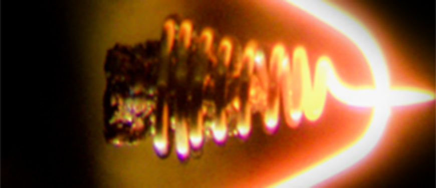 Flydende metal ionkilde til fremstilling af Ga+ ioner.