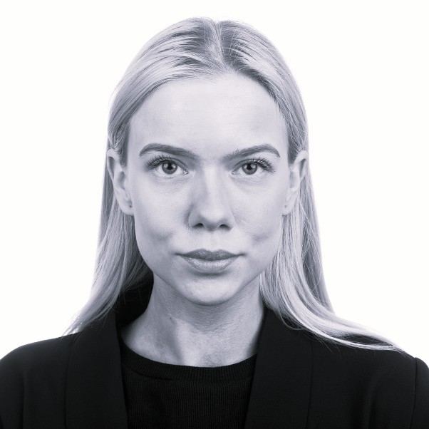 Praktikant, Sara Osk