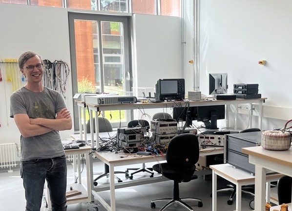 Forsker i laboratoriet for effektelektronik