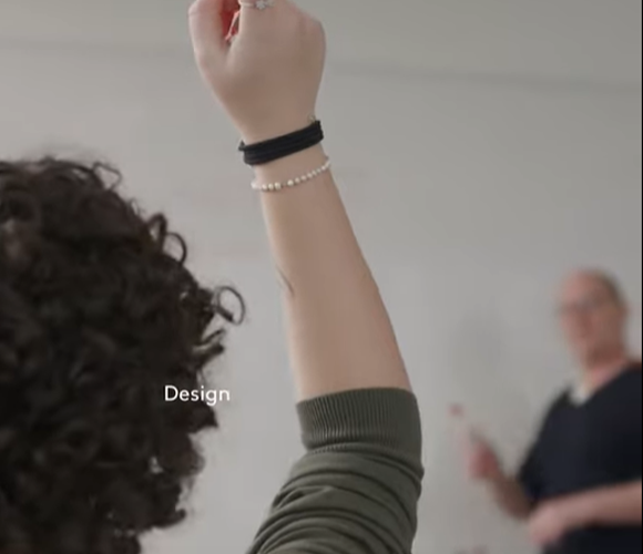 Undervisningen på Designkultur med mode og erhvervsøkonomi