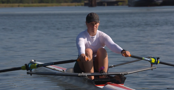 Billede af Sarah, som er roer og studerende ved Syddansk Elite