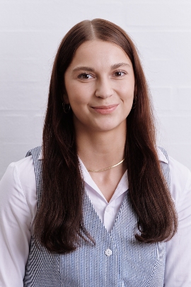 portrait photo of center member Linda Gimm