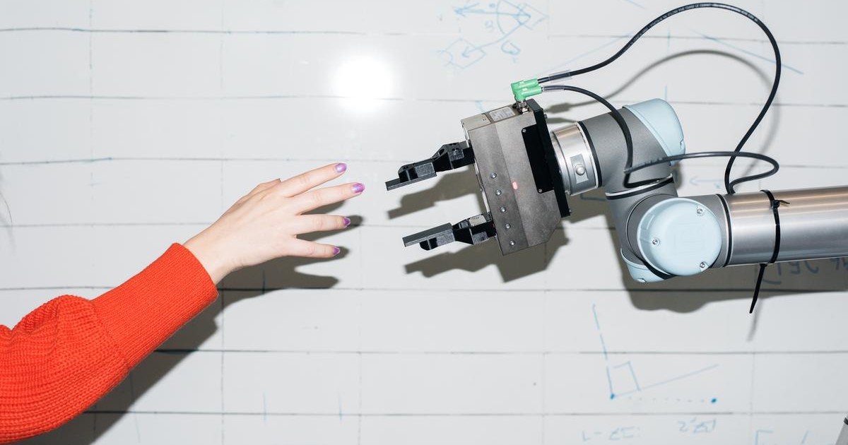 Styr en robot-arm med håndbevægelser